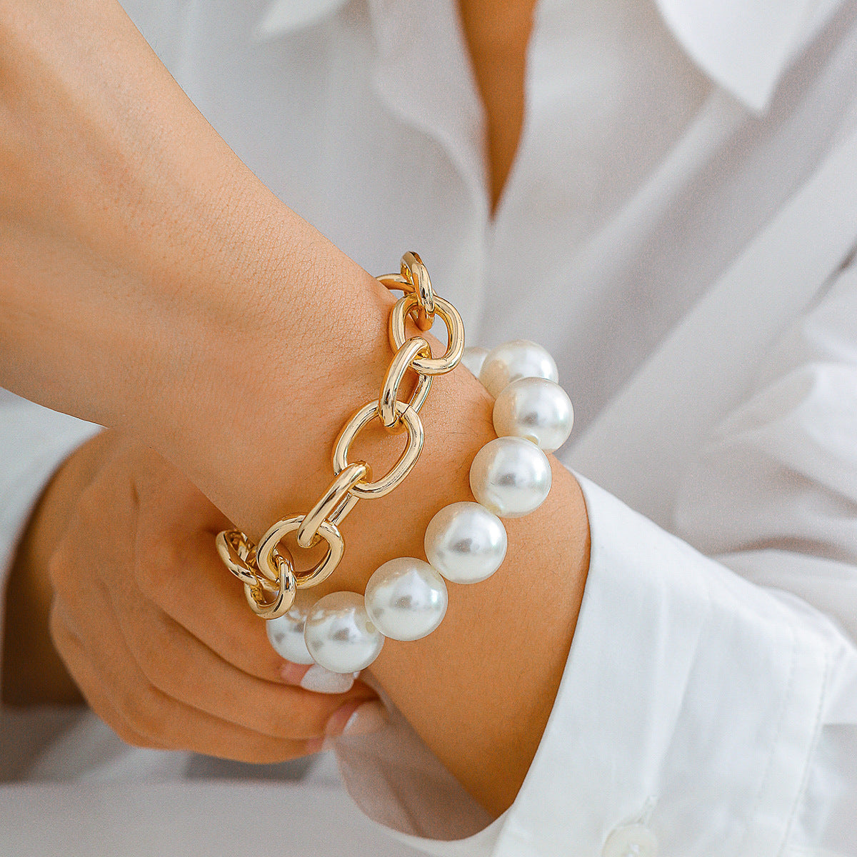 Golden Whisper – The Muse Pearl Bracelet