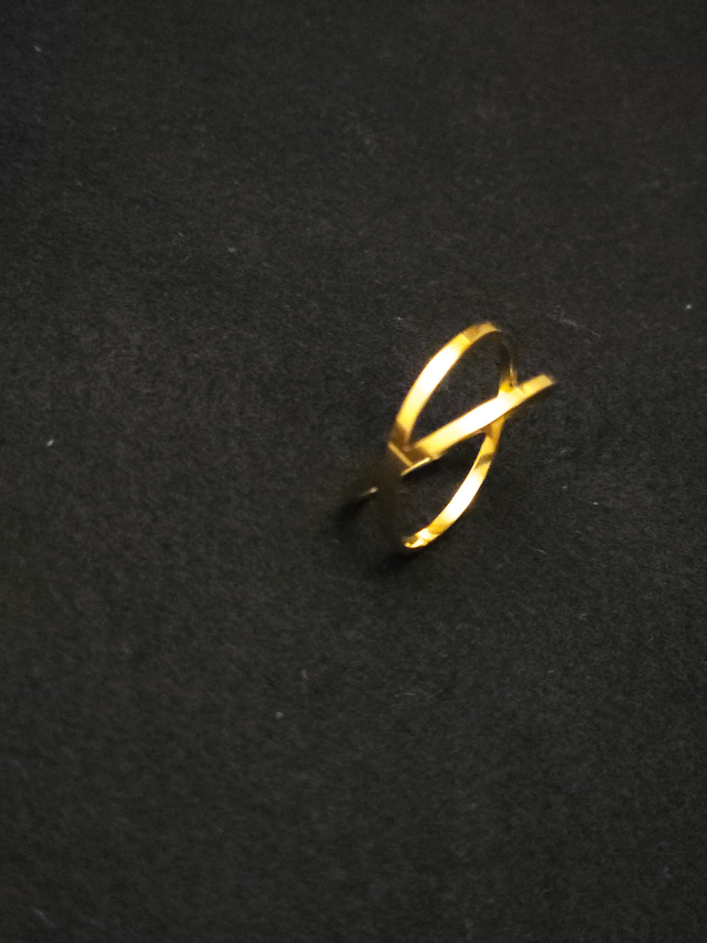 Golden Whisper – Vintage Gold Cross Ring