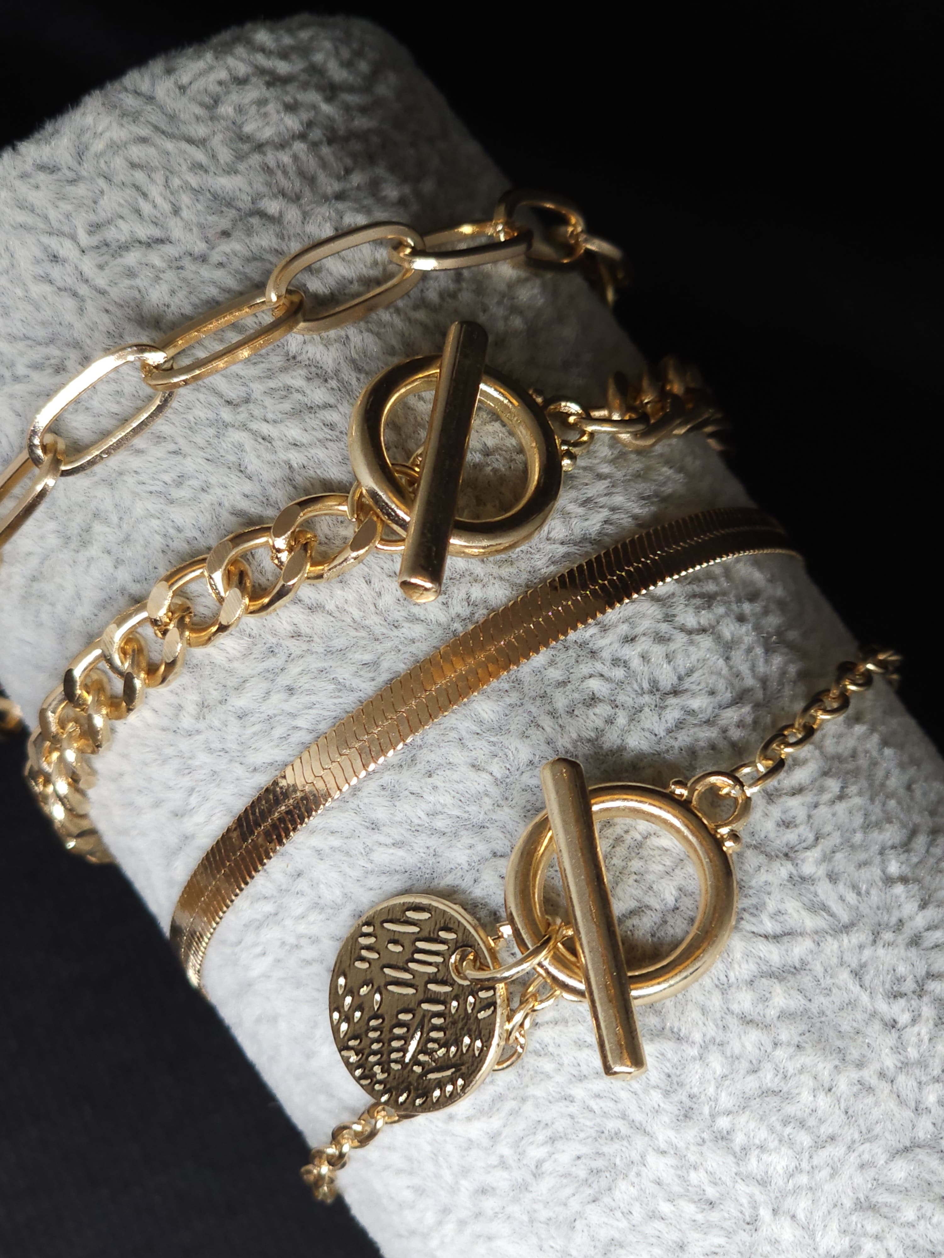 Golden Whisper – Skyline Chain Collection