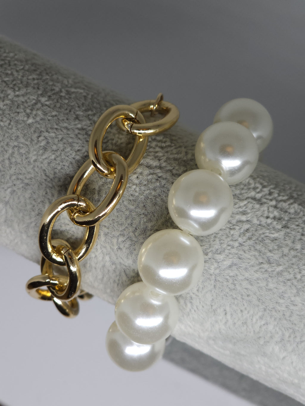 Golden Whisper – The Muse Pearl Bracelet