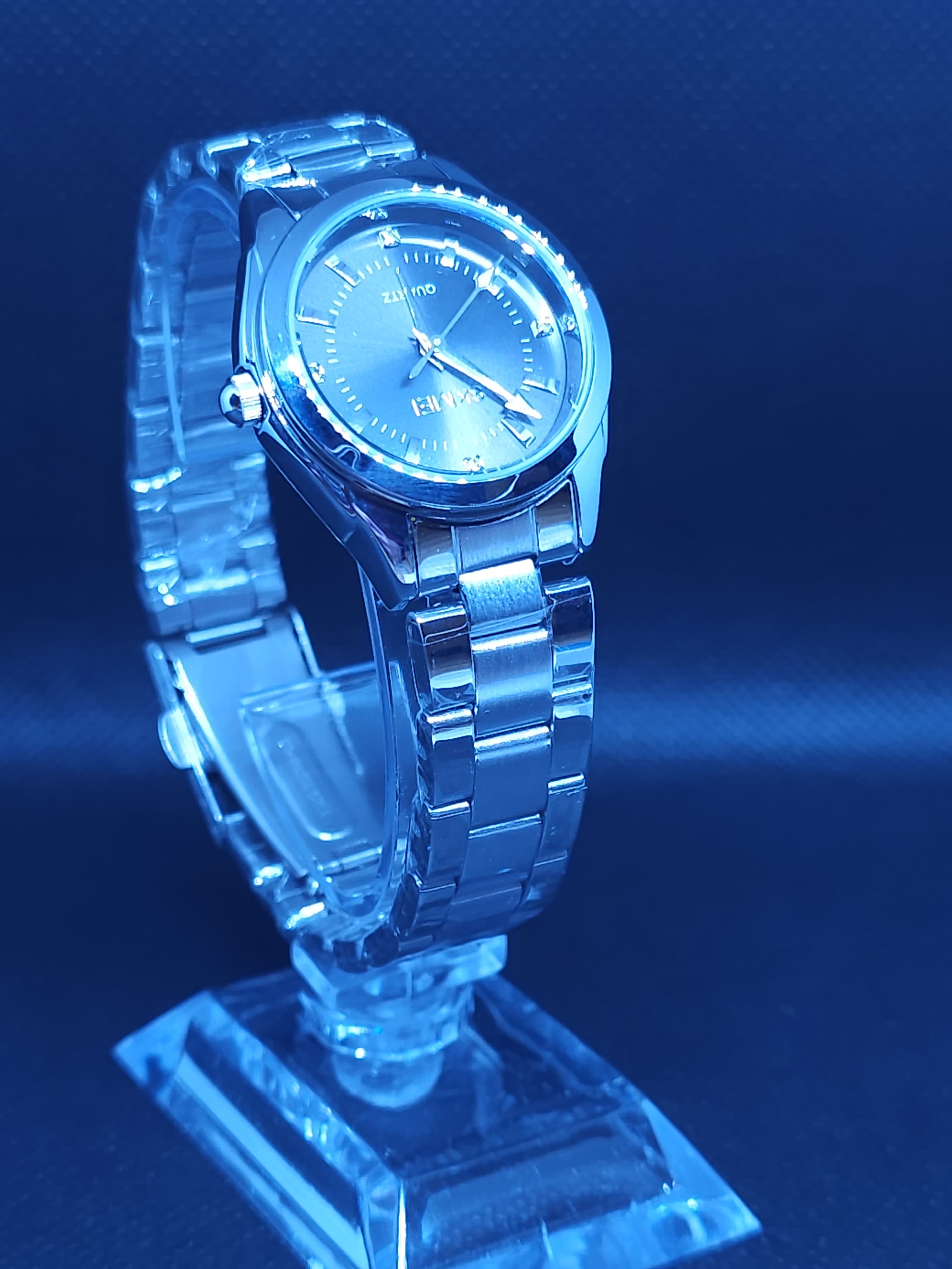 Golden Whisper – The Petal Watch